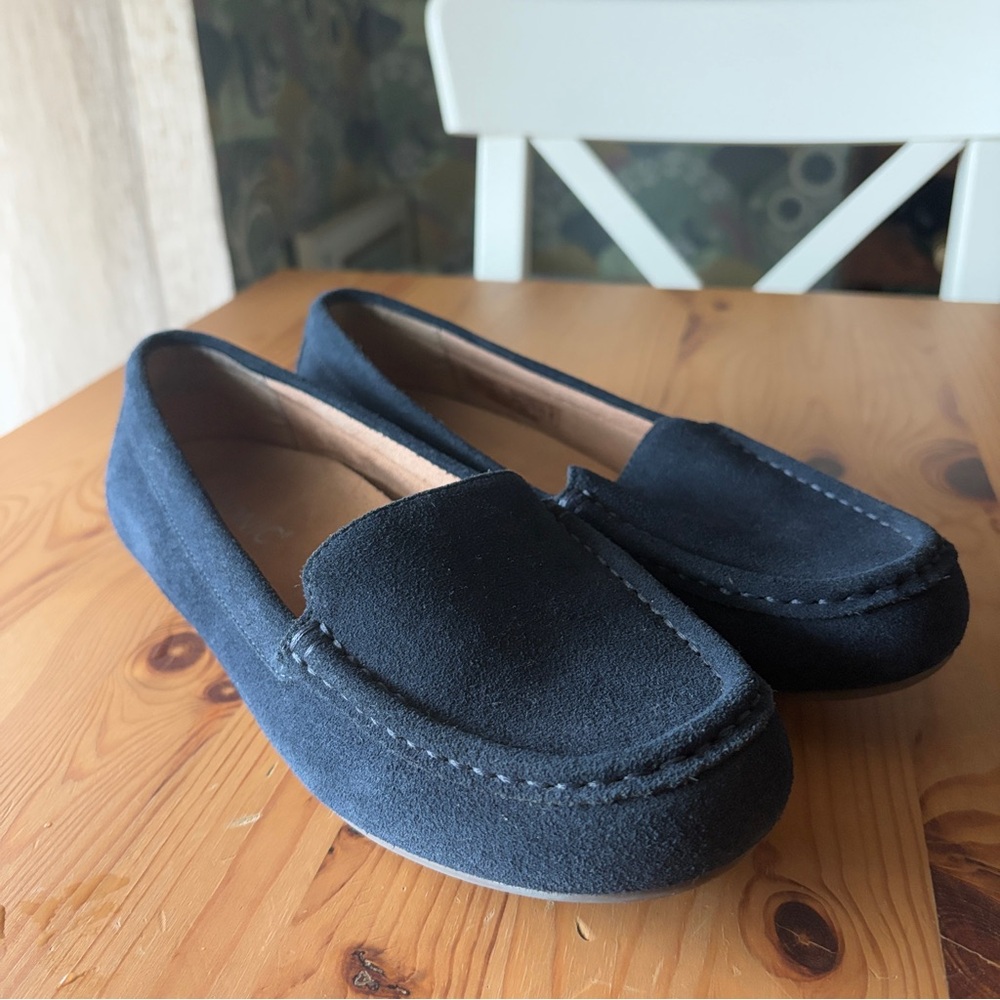 Vionic Debbie Loafers in Navy, EUC, Size 8